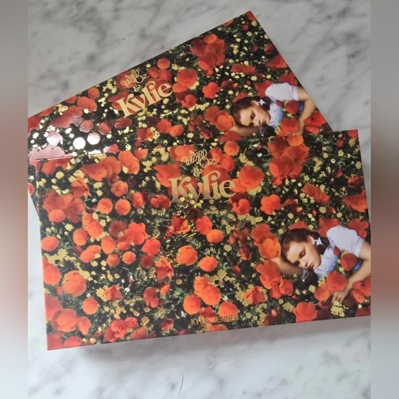 Kylie Cosmetics Wizard Of Oz Floral Eyeshadow Palette - Picture 1 of 2